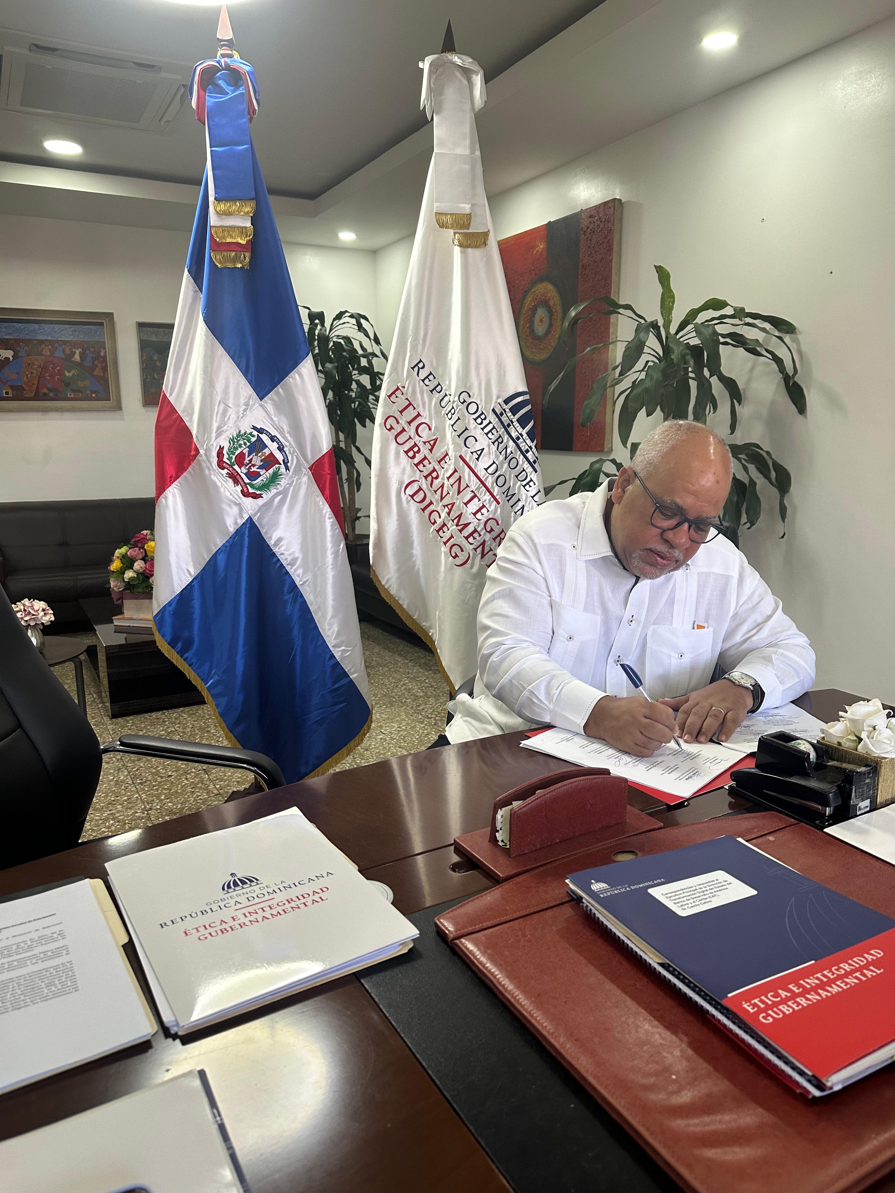 FABRICIO FIRMA COMPROMISO ETICO